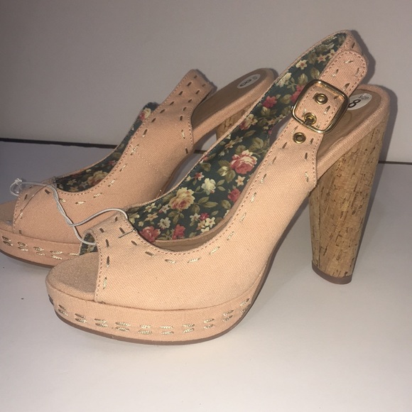 Fashion Heels - Picture 3 of 3